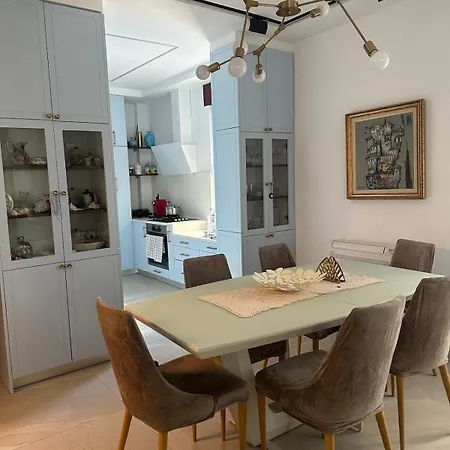 فيلة Amalia Perla *