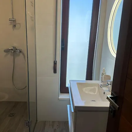 Amalia Perla فيلة