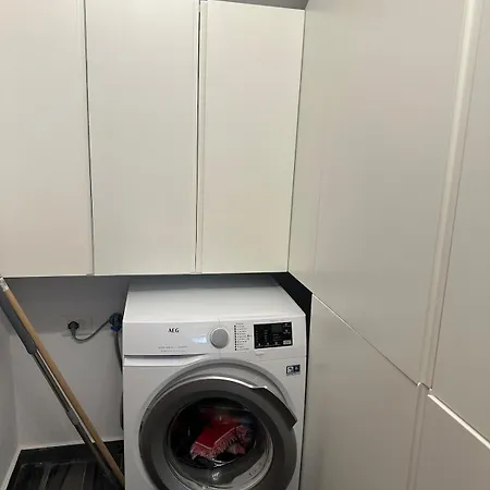 فيلة Amalia Perla