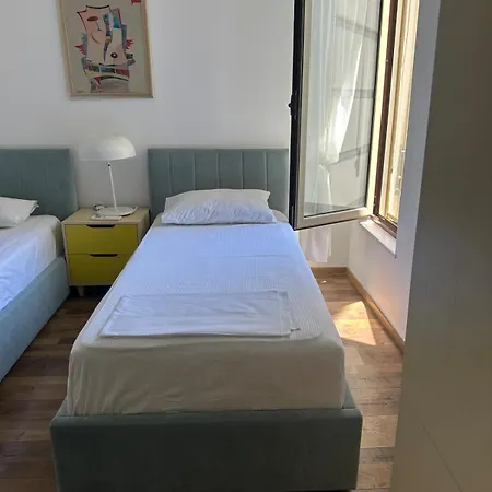 Amalia Perla فيلة *