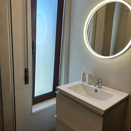 Amalia Perla فيلة دراس