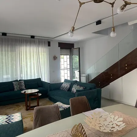 Amalia Perla فيلة دراس