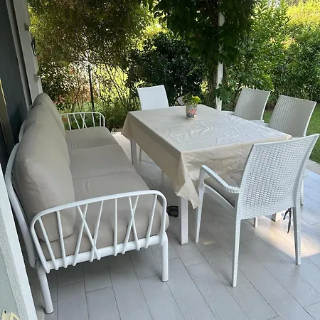 Amalia Perla فيلة *