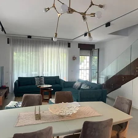 فيلة Amalia Perla *