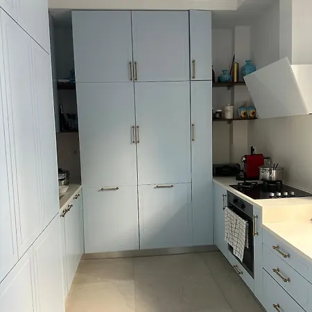 Amalia Perla فيلة دراس