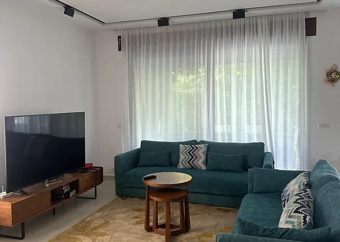 Amalia Perla Villa *