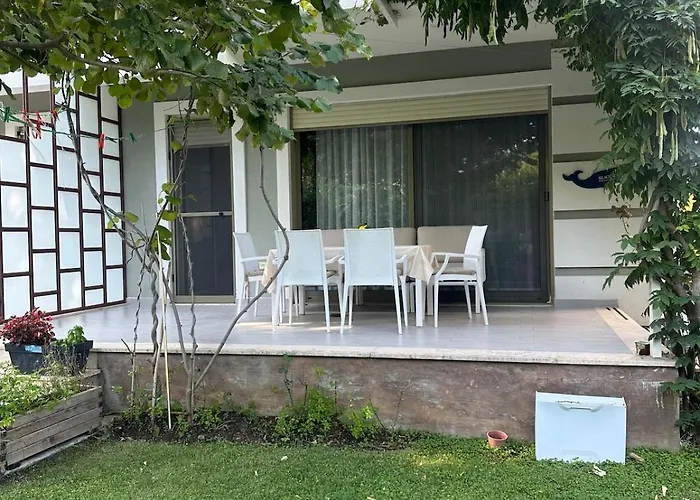 Amalia Perla Villa *