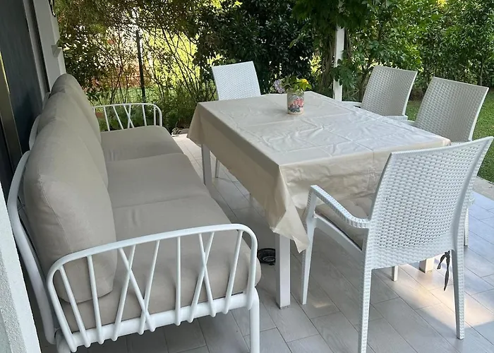 Amalia Perla Villa *